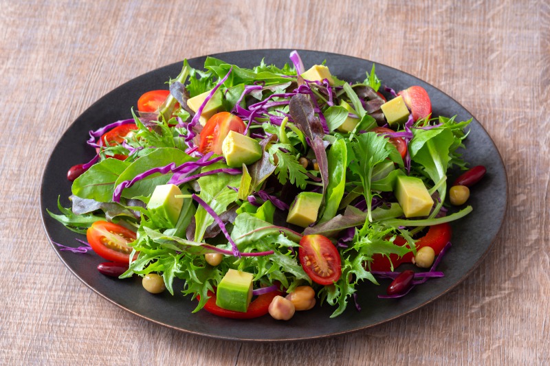 アボカドと木の実のサラダ